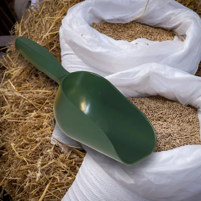 Plastic feed scoop