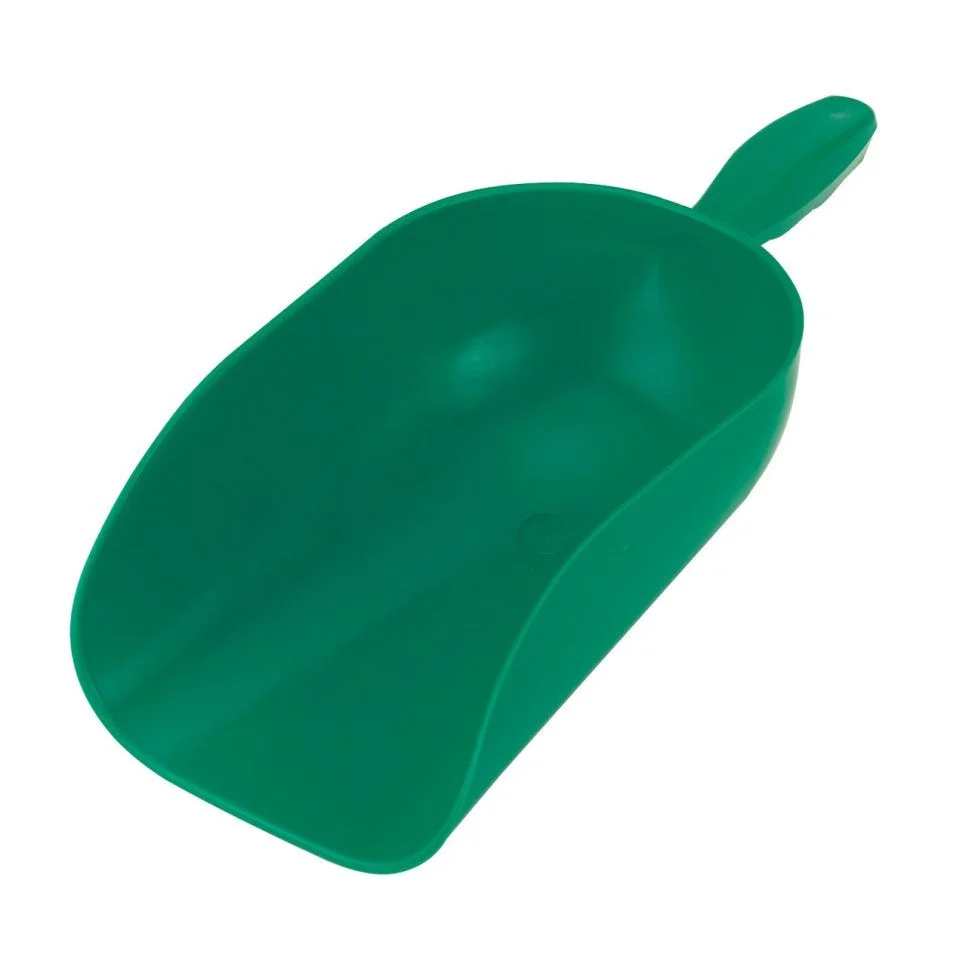 Plastic feed scoop