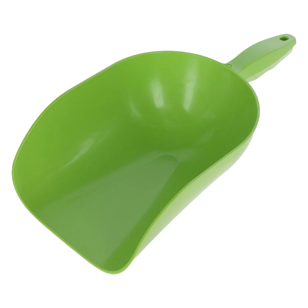Plastic feed scoop, 2 kg