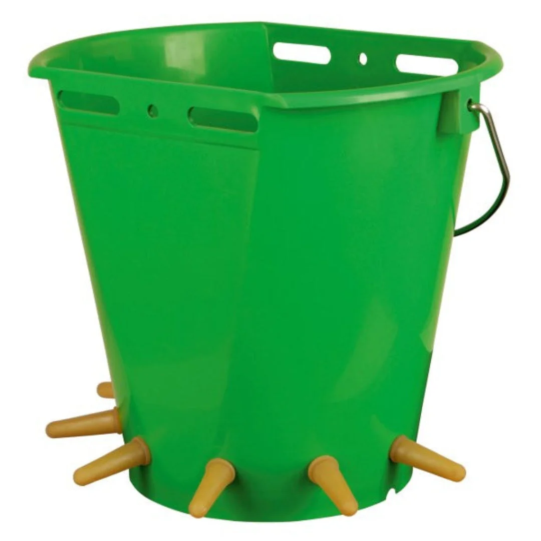 Lamb feeding bucket with 6 teats, 8 L