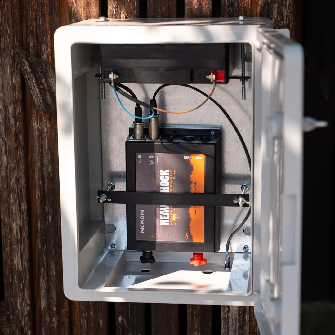 NEXON HeavyShock PRO 5 J complete solar electric fence kit with protective box and 1500 m ULTRA wire