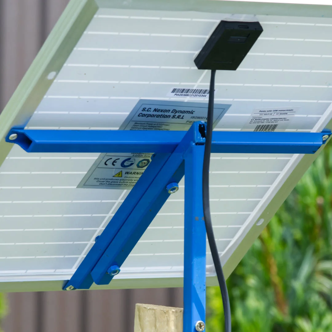 NEXON solar panel for electric fence, 20 W, with mounting bracket